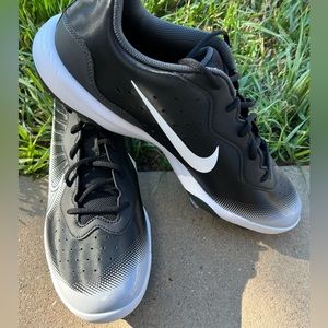Nike diamond baseball cleats, new metal cleats, size 12